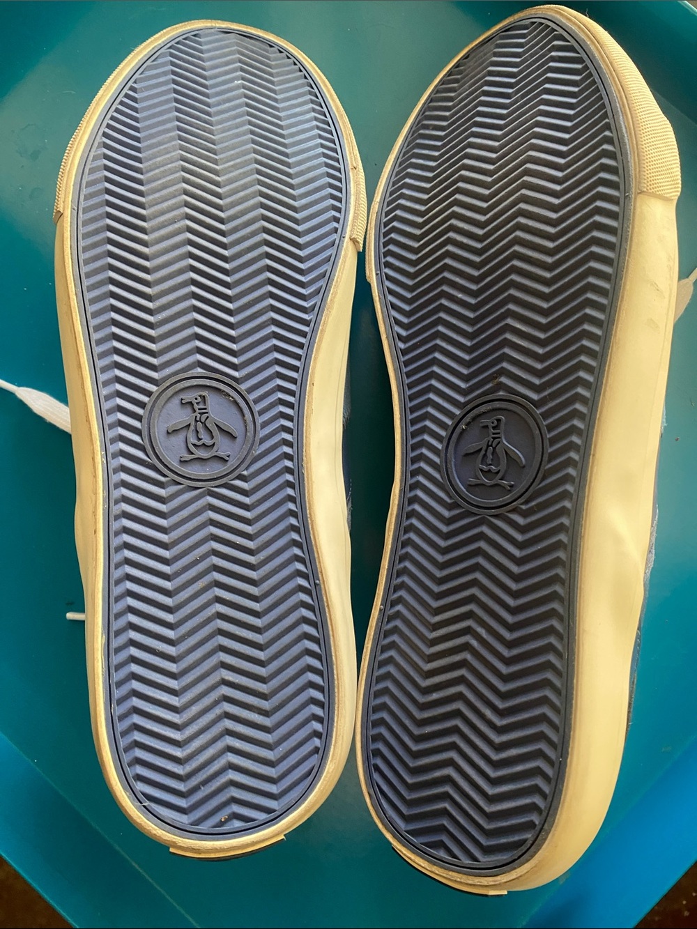 An Original Penguin By Munsingwear Blue and White Low-Top Sneakers - Picture 5 of 5